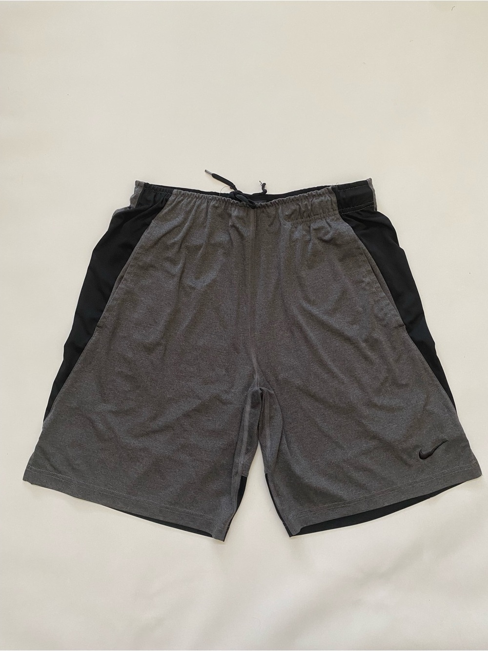 Nike Dry Fit Gray Black Athletic Shorts, men’s medium